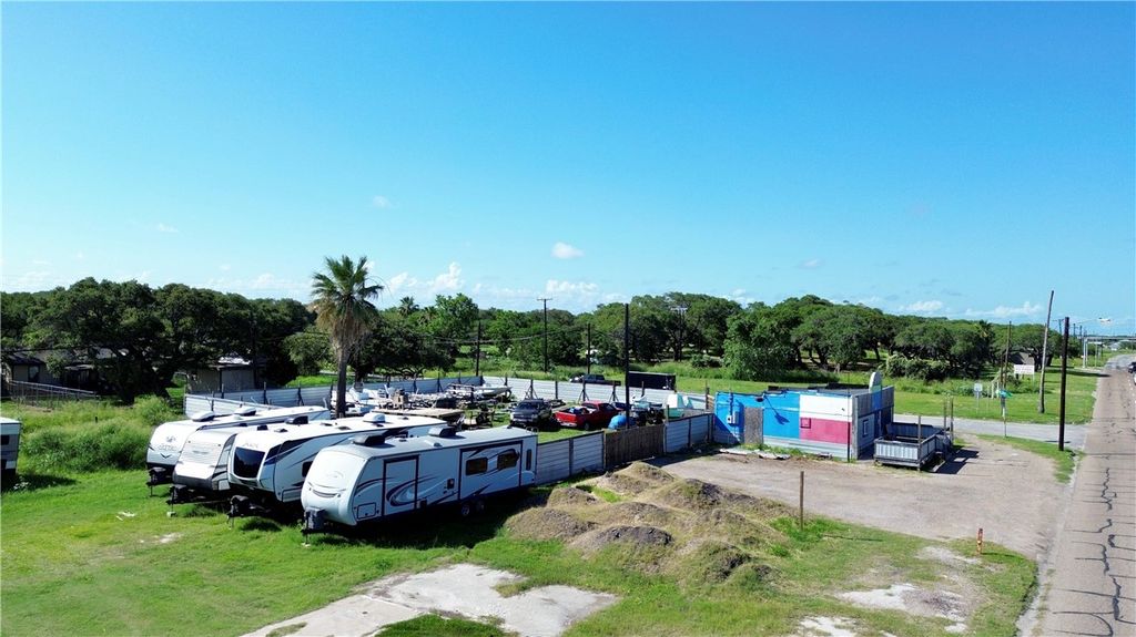 864 N Commercial St, Aransas Pass, TX 78336 — photo 2