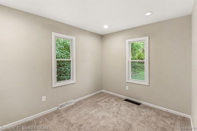 2089 Brady Avenue, Burton, MI 48529