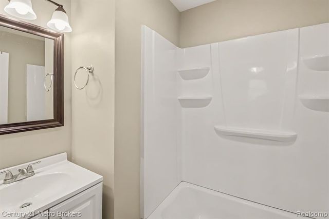 2089 Brady Avenue, Burton, MI 48529