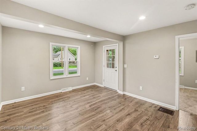 2089 Brady Avenue, Burton, MI 48529