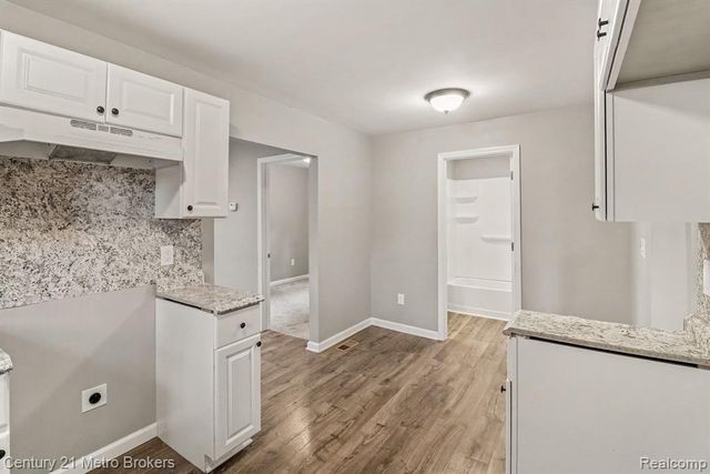 2089 Brady Avenue, Burton, MI 48529