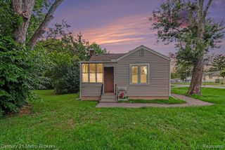 2089 Brady Avenue, Burton, MI 48529