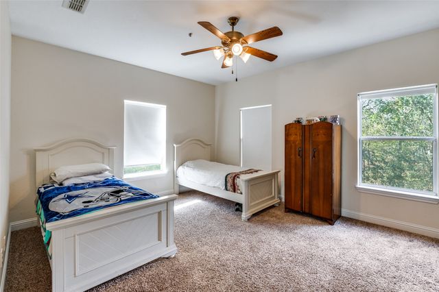 7700 Farm Village Road, Scurry, TX 75158