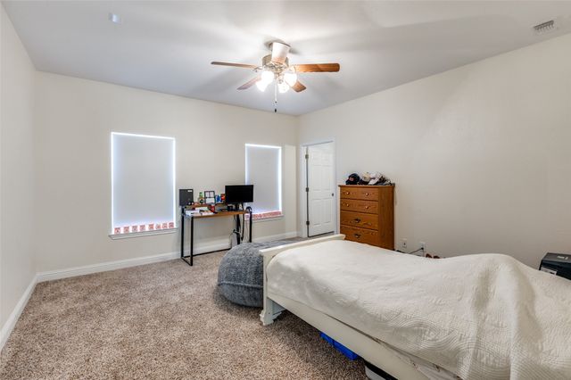 7700 Farm Village Road, Scurry, TX 75158