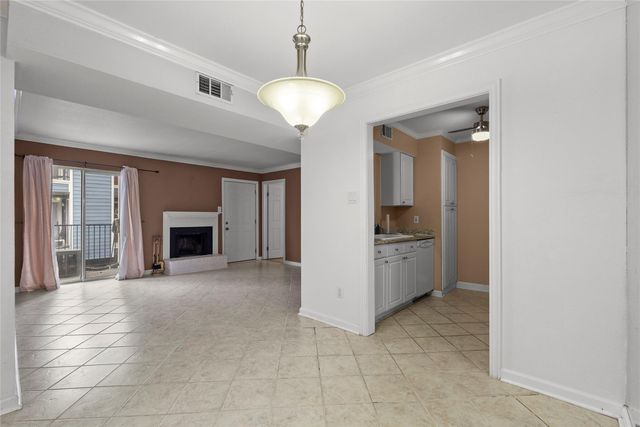 18515 Egret Bay Boulevard 1103, Webster, TX 77058