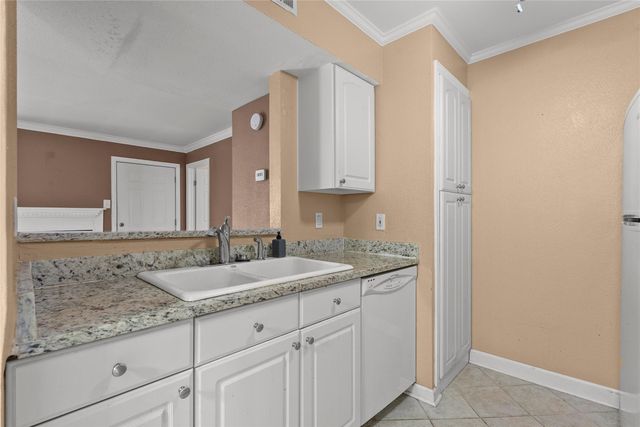 18515 Egret Bay Boulevard 1103, Webster, TX 77058