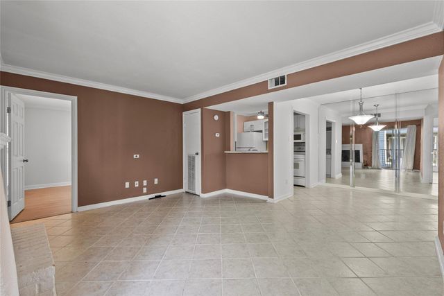 18515 Egret Bay Boulevard 1103, Webster, TX 77058