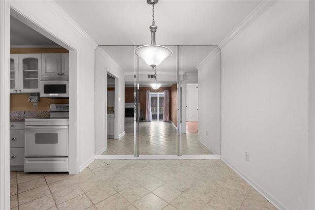 18515 Egret Bay Boulevard 1103, Webster, TX 77058