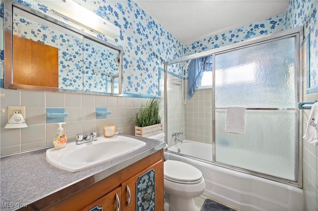 24400 Rosita Lane, North Olmsted, OH 44070