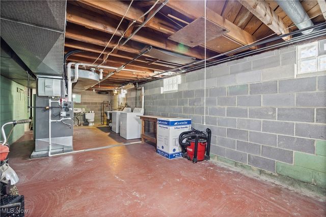 24400 Rosita Lane, North Olmsted, OH 44070