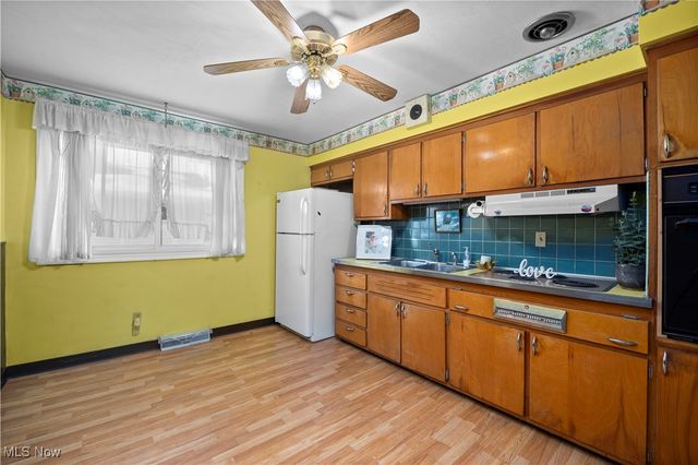 24400 Rosita Lane, North Olmsted, OH 44070