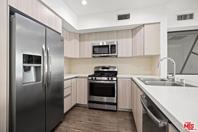 409 Hayworth 206, Los Angeles, CA 90048