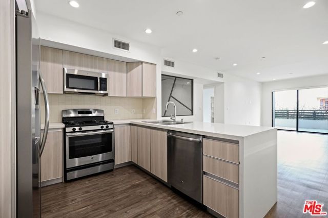 409 Hayworth 206, Los Angeles, CA 90048