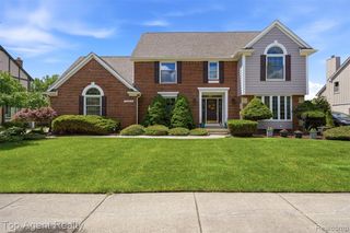 52825 Seven Oaks Drive, Utica, MI 48316