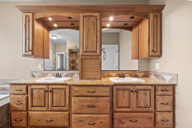 4502 Tamarisk Drive, Pasco, WA 99301