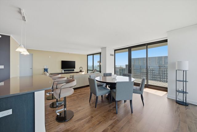 225 N Columbus Drive 7201, Chicago, IL 60601