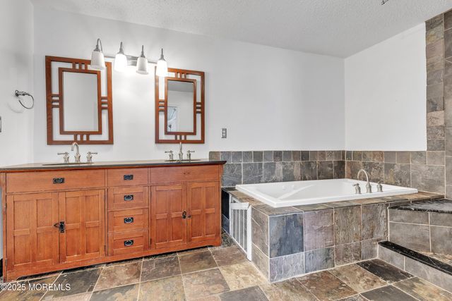 2106 Grassy Hollow Drive, Toms River, NJ 08755