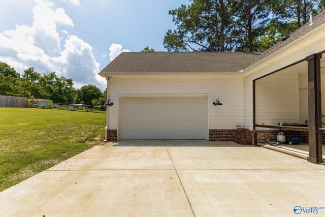 985 Pine Grove Road, Harvest, AL 35749