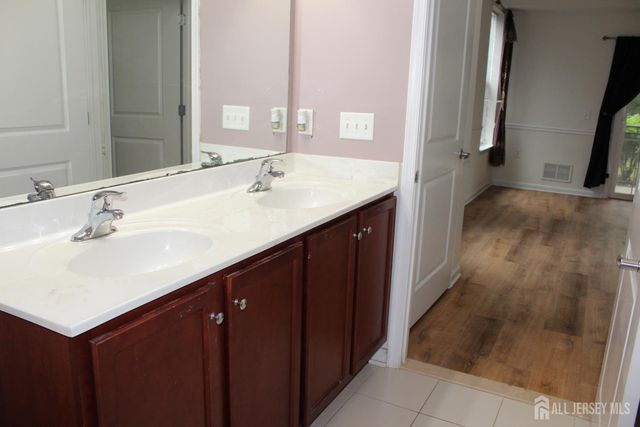 611 Doral Court, Piscataway, NJ 08854