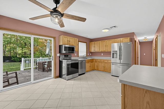 305 Wren St, Taunton, MA 02718