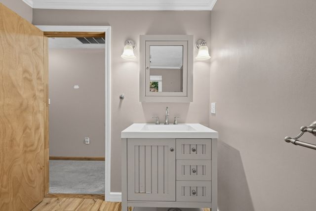 305 Wren St, Taunton, MA 02718