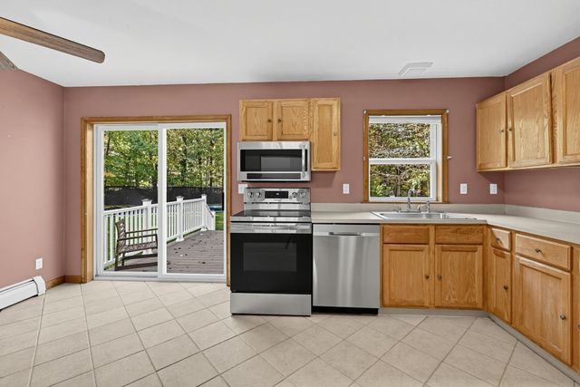 305 Wren St, Taunton, MA 02718