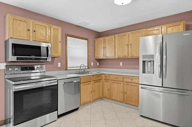 305 Wren St, Taunton, MA 02718