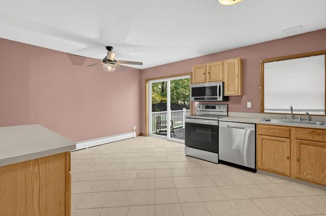 305 Wren St, Taunton, MA 02718