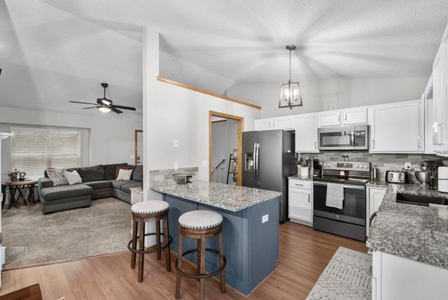 1617 N McRae Ct, Goddard, KS 67052