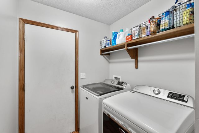 1617 N McRae Ct, Goddard, KS 67052