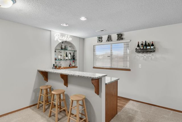 1617 N McRae Ct, Goddard, KS 67052