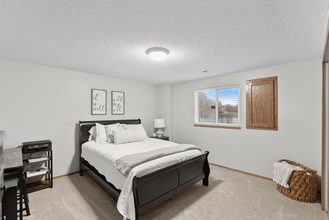 1617 N McRae Ct, Goddard, KS 67052