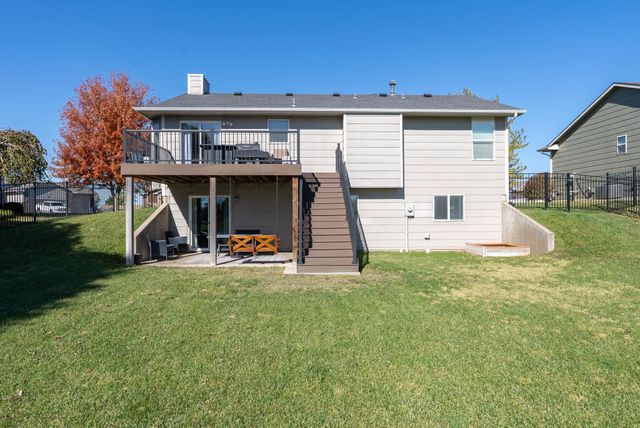 1617 N McRae Ct, Goddard, KS 67052