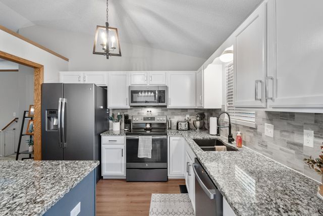 1617 N McRae Ct, Goddard, KS 67052