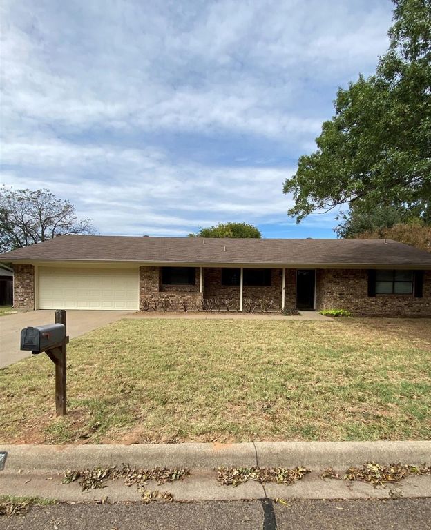 1307 3rd Street, Granbury, TX 76048