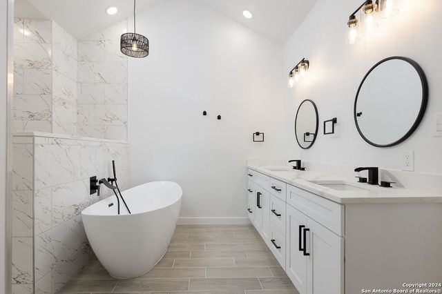 329 BLUEBONNET BREEZE, Canyon Lake, TX 78133