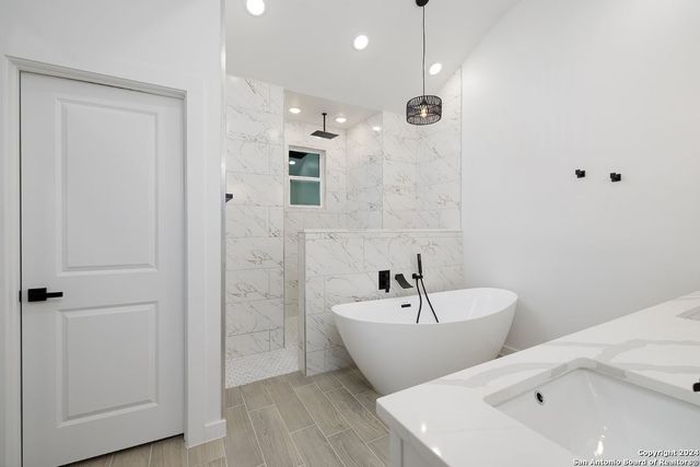 329 BLUEBONNET BREEZE, Canyon Lake, TX 78133