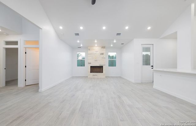 329 BLUEBONNET BREEZE, Canyon Lake, TX 78133