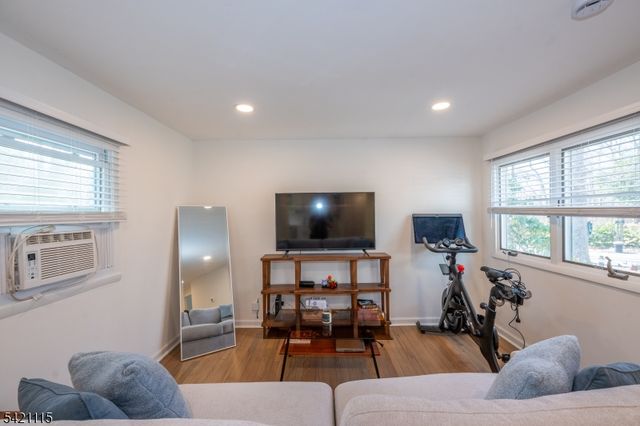 7 Pine St, Jefferson Twp., NJ 07849