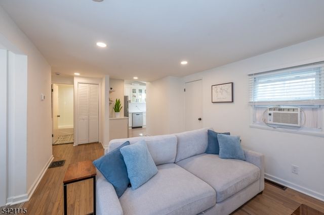 7 Pine St, Jefferson Twp., NJ 07849