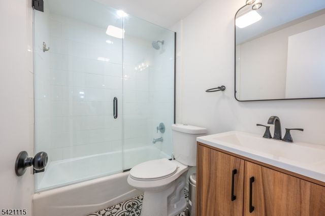 7 Pine St, Jefferson Twp., NJ 07849