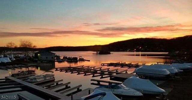 7 Pine St, Jefferson Twp., NJ 07849