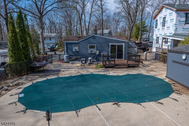 7 Pine St, Jefferson Twp., NJ 07849