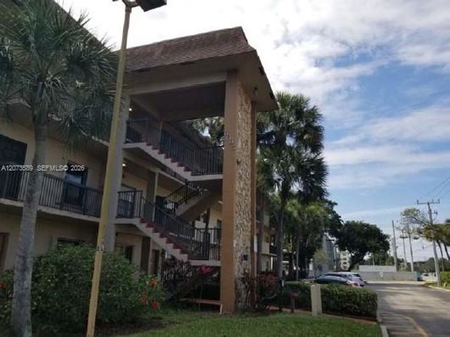 6095 N Sabal Palm Boulevard 103, Tamarac, FL 33319