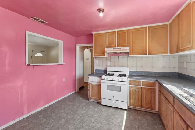 1022 Frienza Ave, Sacramento, CA 95815