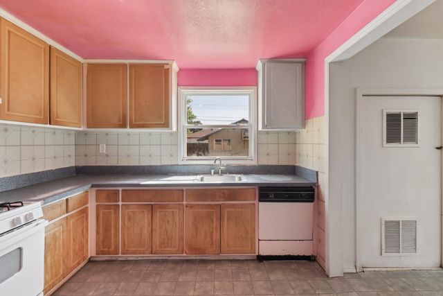 1022 Frienza Ave, Sacramento, CA 95815