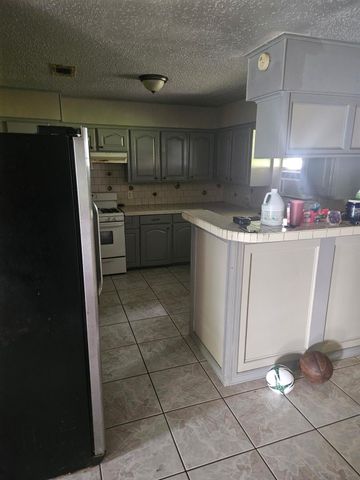 6710 Los Angeles Street, Houston, TX 77016