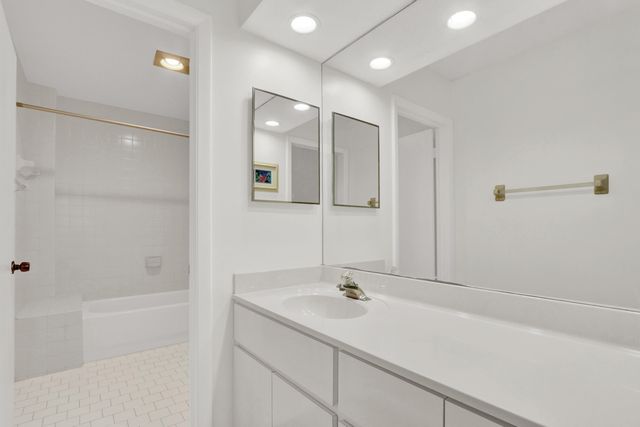 115 Bamboo Road 205, Palm Beach Shores, FL 33404