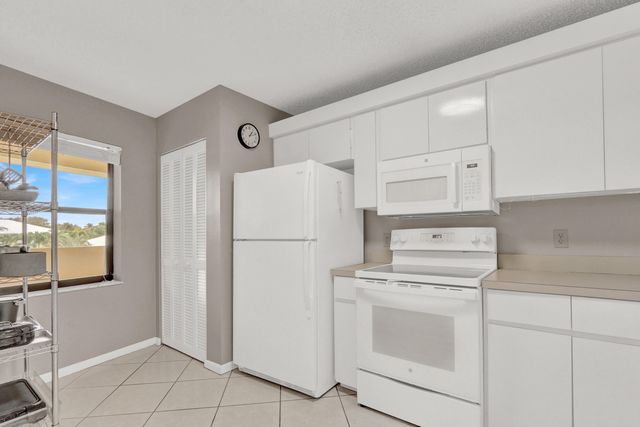 115 Bamboo Road 205, Palm Beach Shores, FL 33404