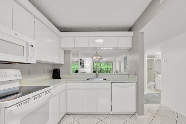 115 Bamboo Road 205, Palm Beach Shores, FL 33404